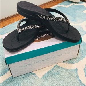 Aetrex Jules Black Thong Sandals